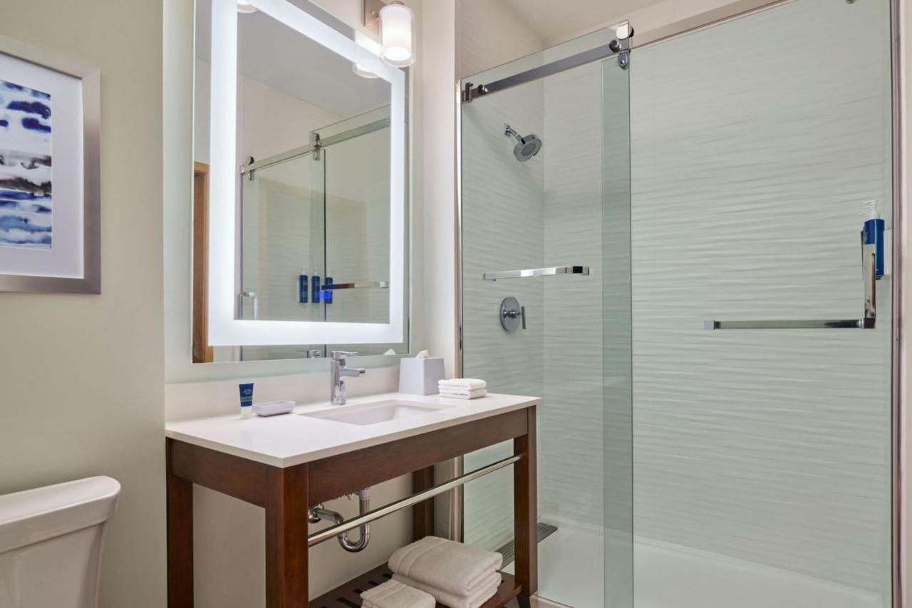 Larger Guest room, 2 Queen,1406789795:JPEG